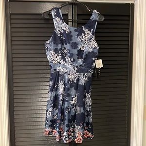Trixxi Clothing Company Blue Floral Dress With Bow On Back Size Large NWT